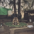 Pohled na osadu od pstupov cesty.